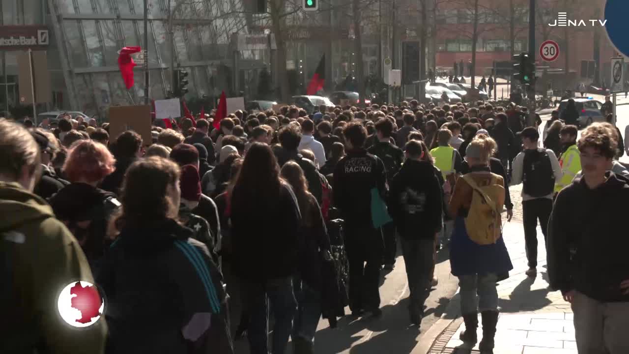 Gegen Wehrpflicht - 1000 Menschen beim zweiten Schulstreik