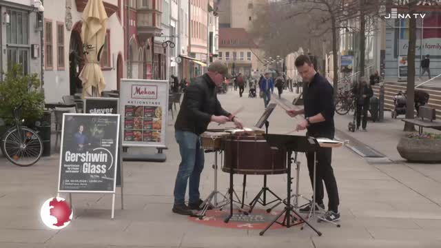 Flashmob – Pauker der Philharmonie werben für Konzert 