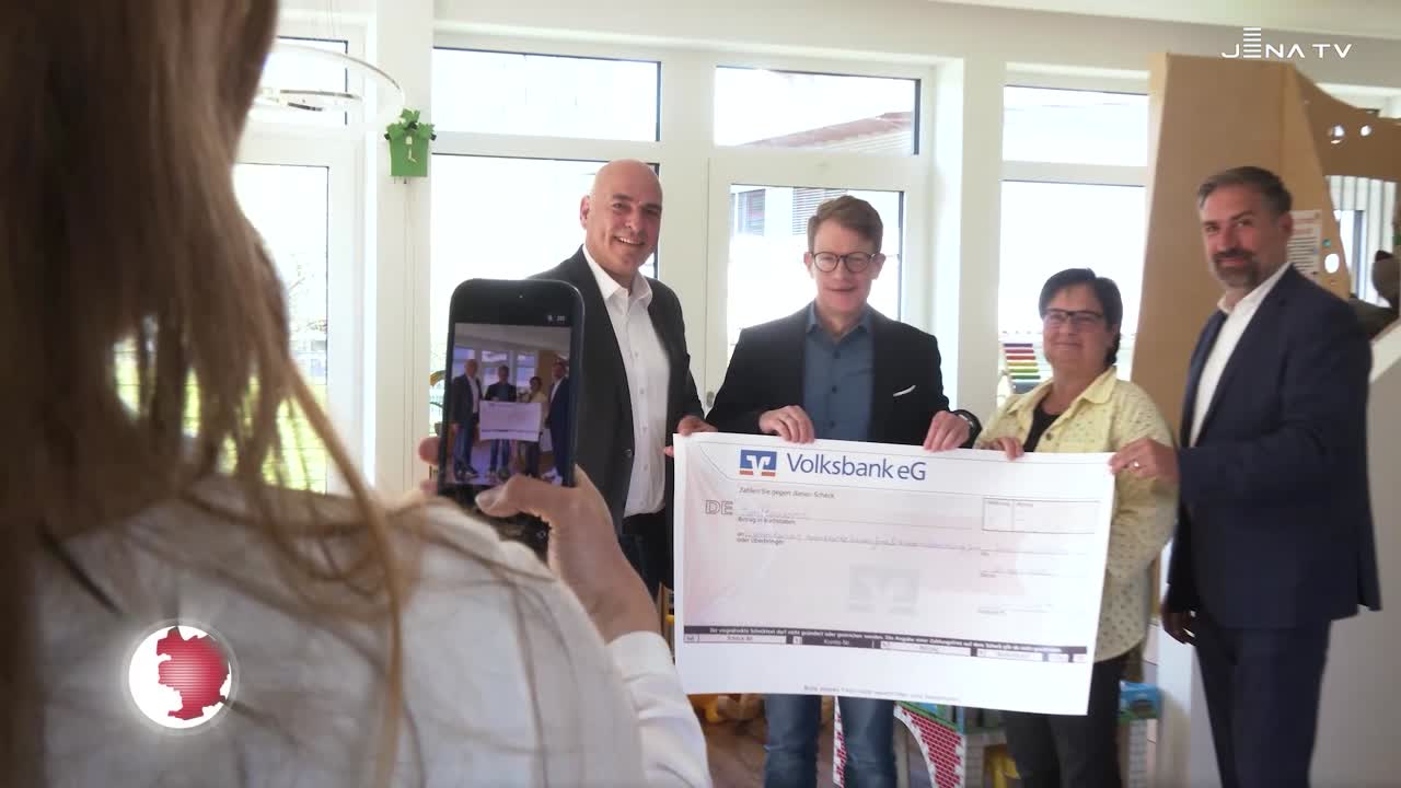 Benefizkonzert – Internationale Junge Orchesterakademie übergibt Spende 