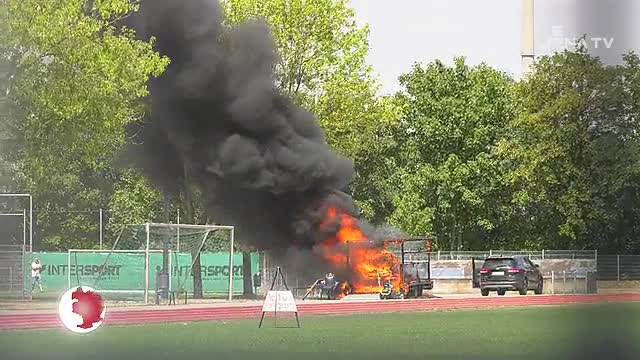 Auf Einsatztour: Die Feuerwehr musste heute in den Sportpark Lobeda ausrücken 