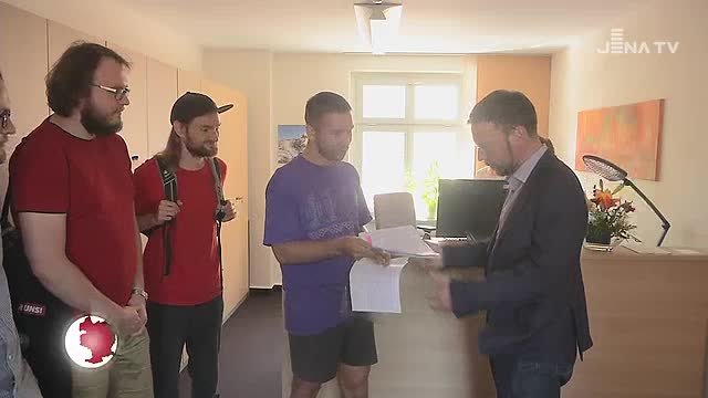 Große Forderung: Das „Mietertreffen Lobeda“ übergab einen Einwohnerantrag für bezahlbares Wohnen