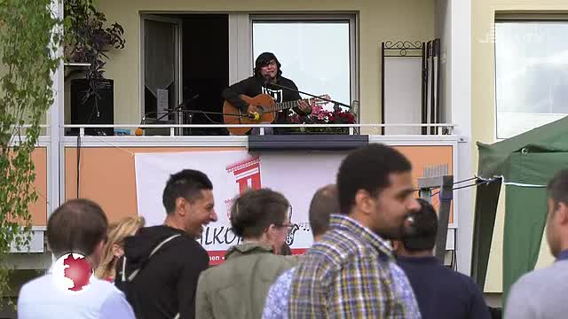 Willkommen zum Balkonzert: In Lobeda-Ost lud der Verein Iberoamerica Musikbegeisterte ein