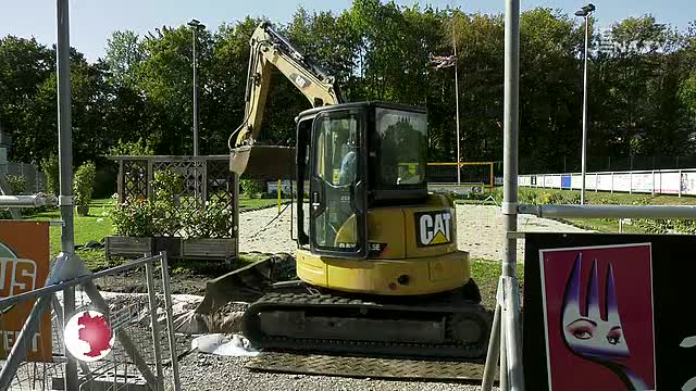 In der Sanierung: Der Westsportplatz erhält einen hochwertigen Kunststoffbelag 