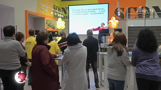 Rudelsingen in Rothenstein: Im Möbelhaus Sconto erklangen bekannte Lieder und Hits 