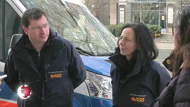 Wünsche erfüllt: Der Jenaer Wünschewagen erhielt eine Spende vom Centermanagement der Neuen Mitte