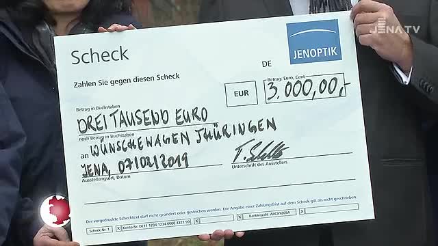 Finanzielle Unterstützung: Der ASB-Wünschewagen erhielt heute eine Spende von der Jenoptik AG