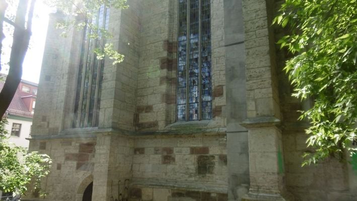 Kirchenfenster eingeworfen 