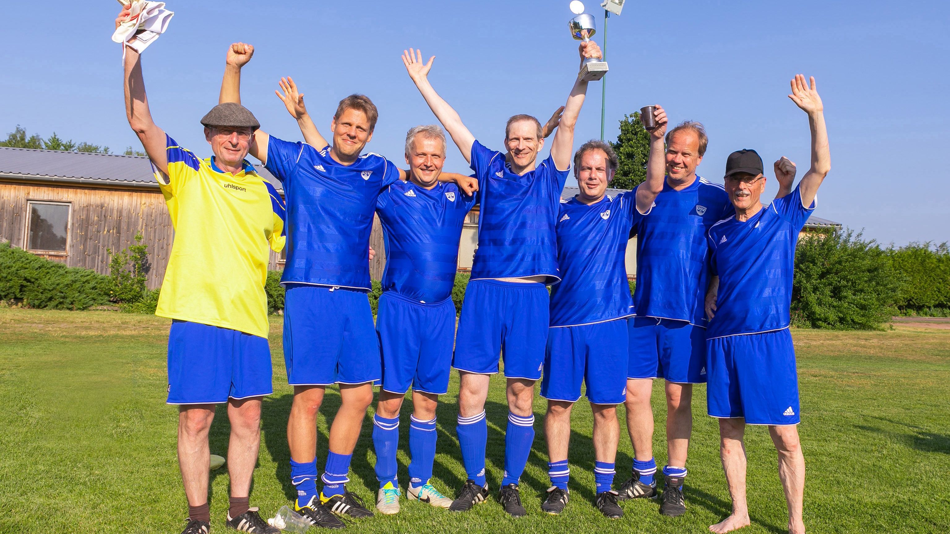 Jenaer Uni-Professorenteam siegte bei Fußballturnier 