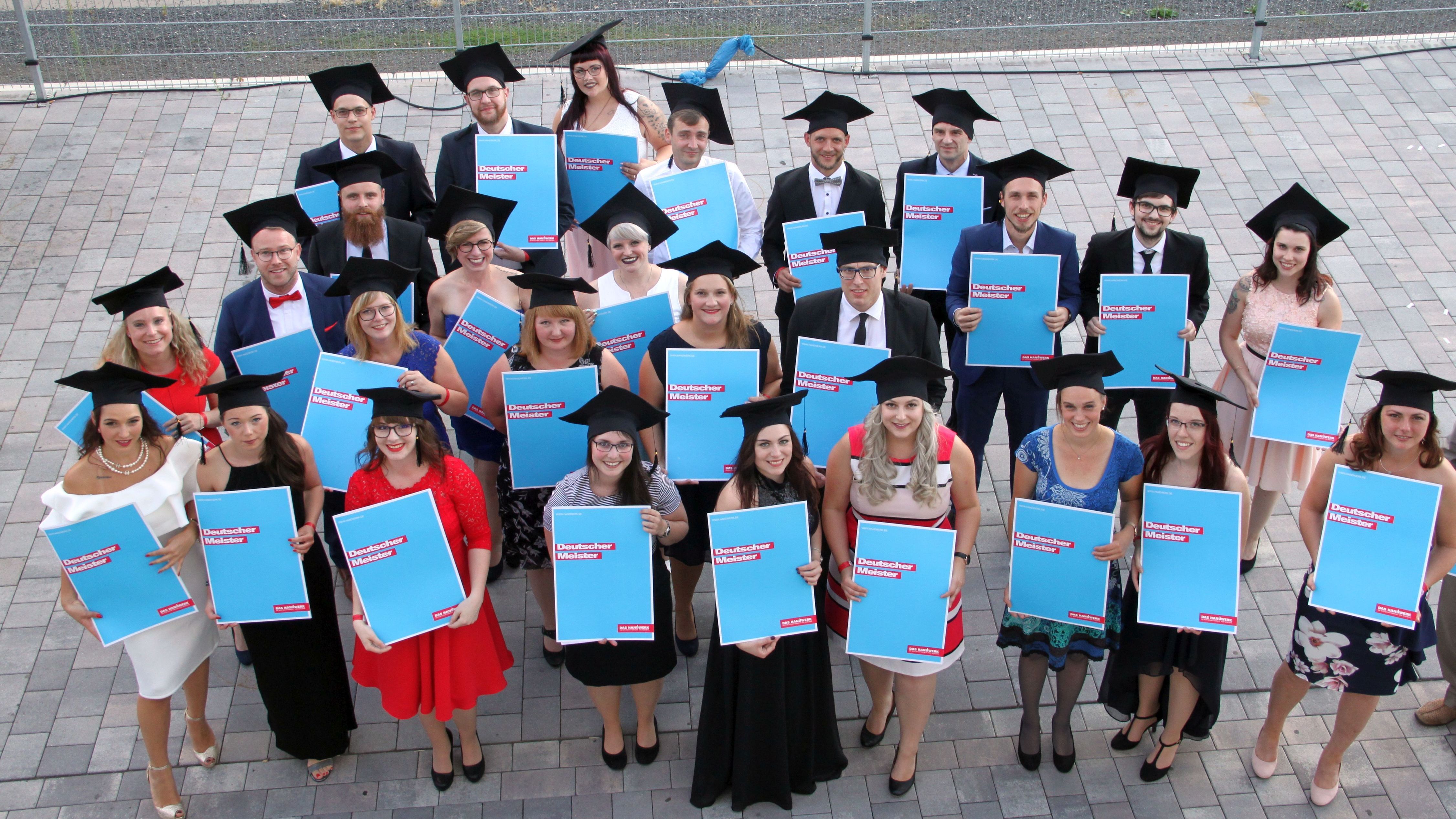 Meisterbriefe für 27 Augenoptiker 