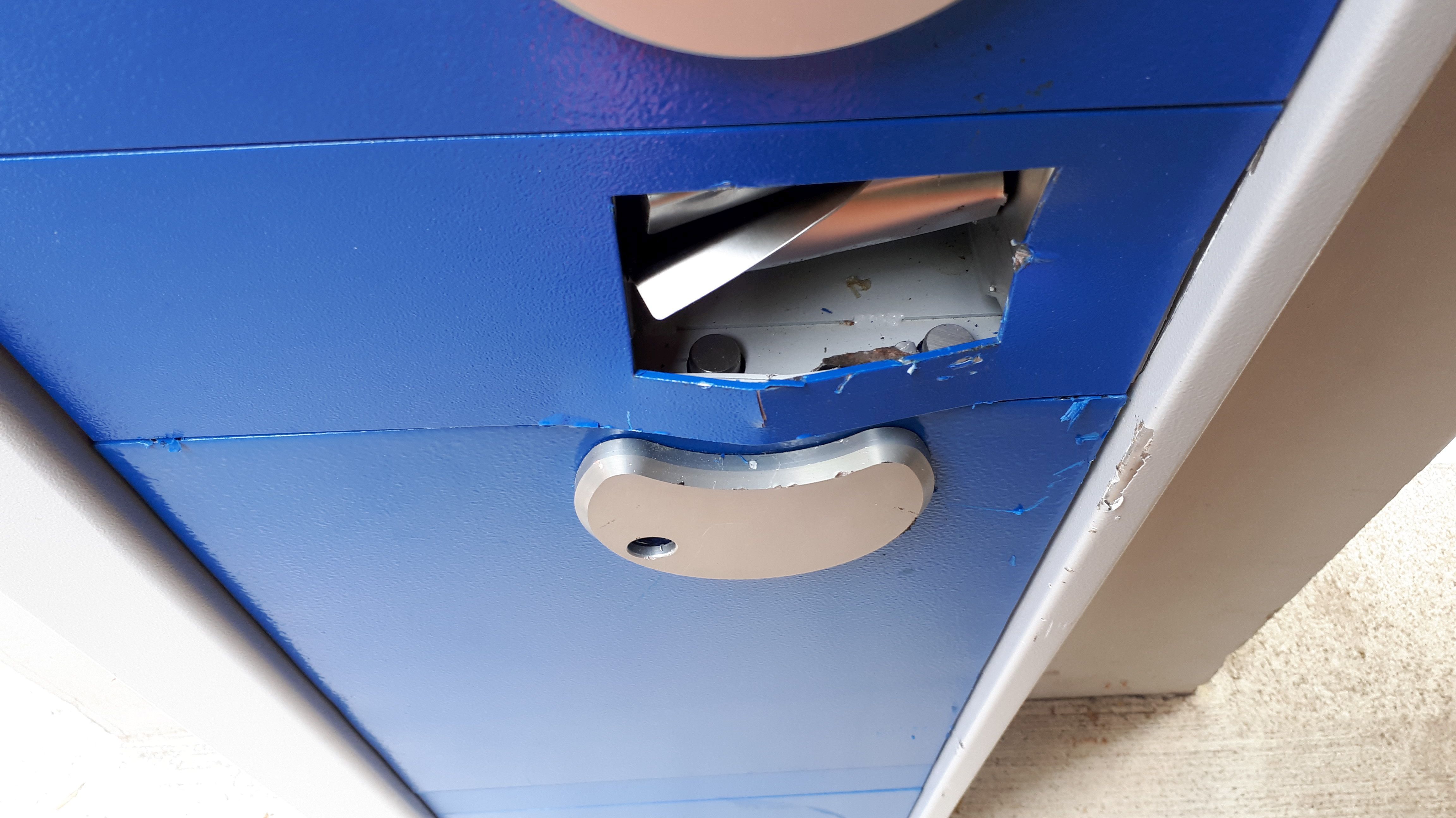 Toiletten-Kassenautomat im Paradies beschädigt