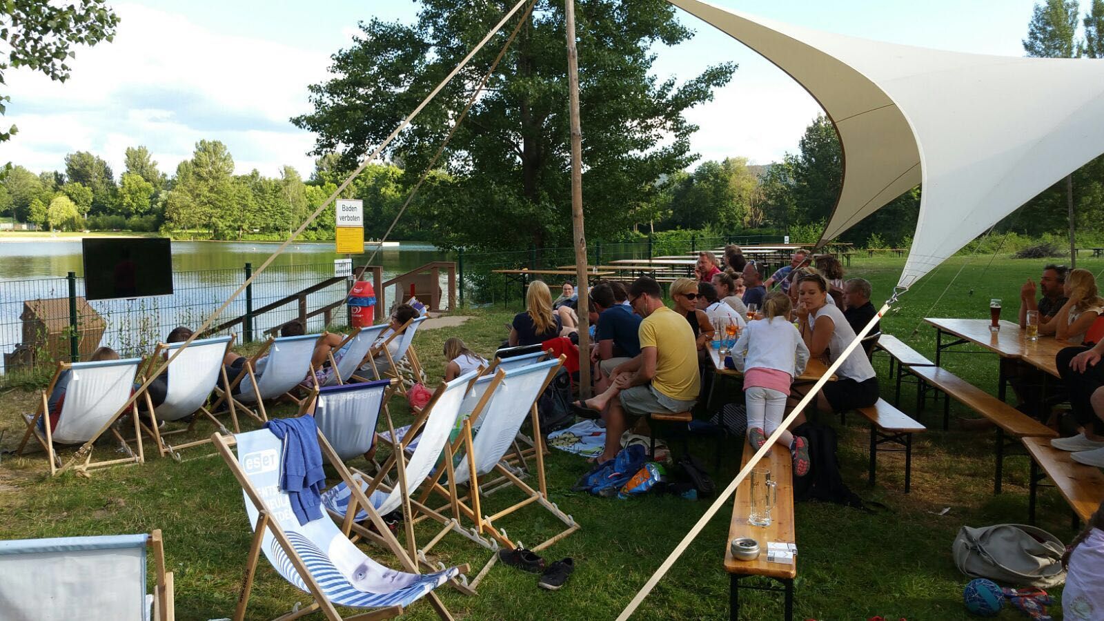Öffentliches Fußballschauen am Strandschleicher 