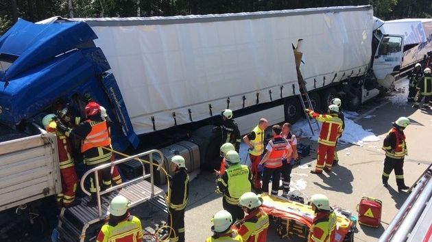 Erneuter Unfall auf der A 9 Jena TV Sehen, was bewegt.