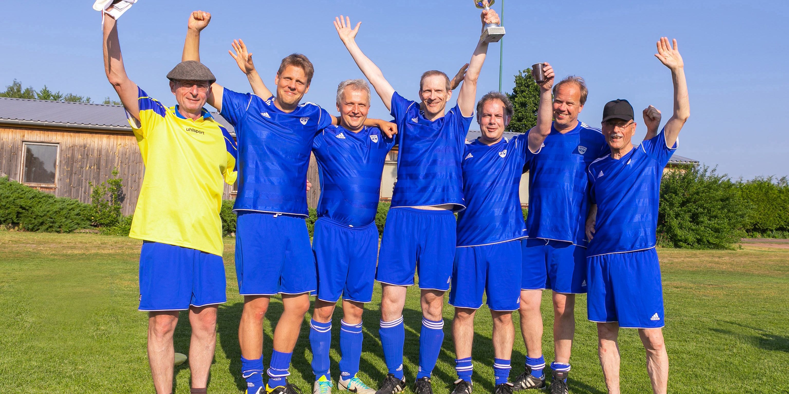 Jenaer Uni-Professorenteam siegte bei Fußballturnier 