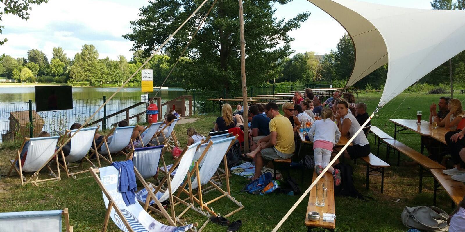 Öffentliches Fußballschauen am Strandschleicher 