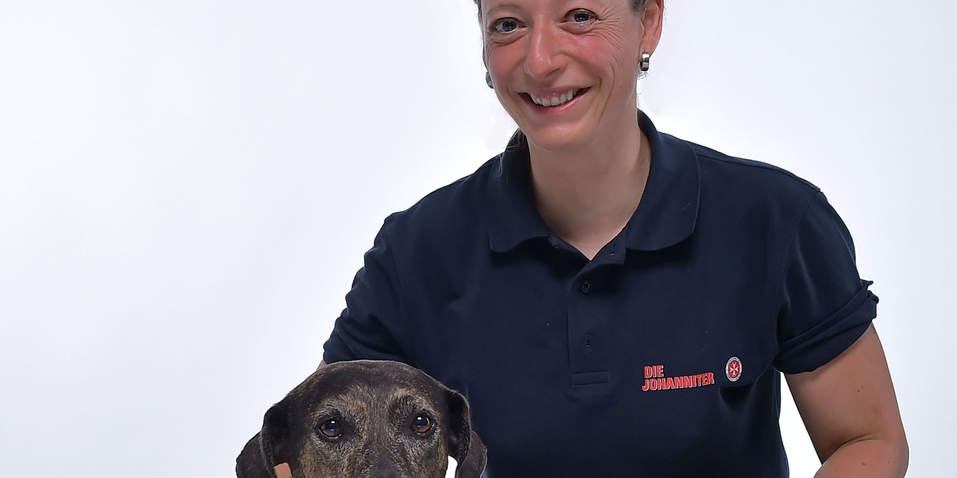 Rettungshündin Nele für weitere zwei Jahre einsatzbereit Rettungshündin Nele für weitere zwei Jahre einsatzbereit