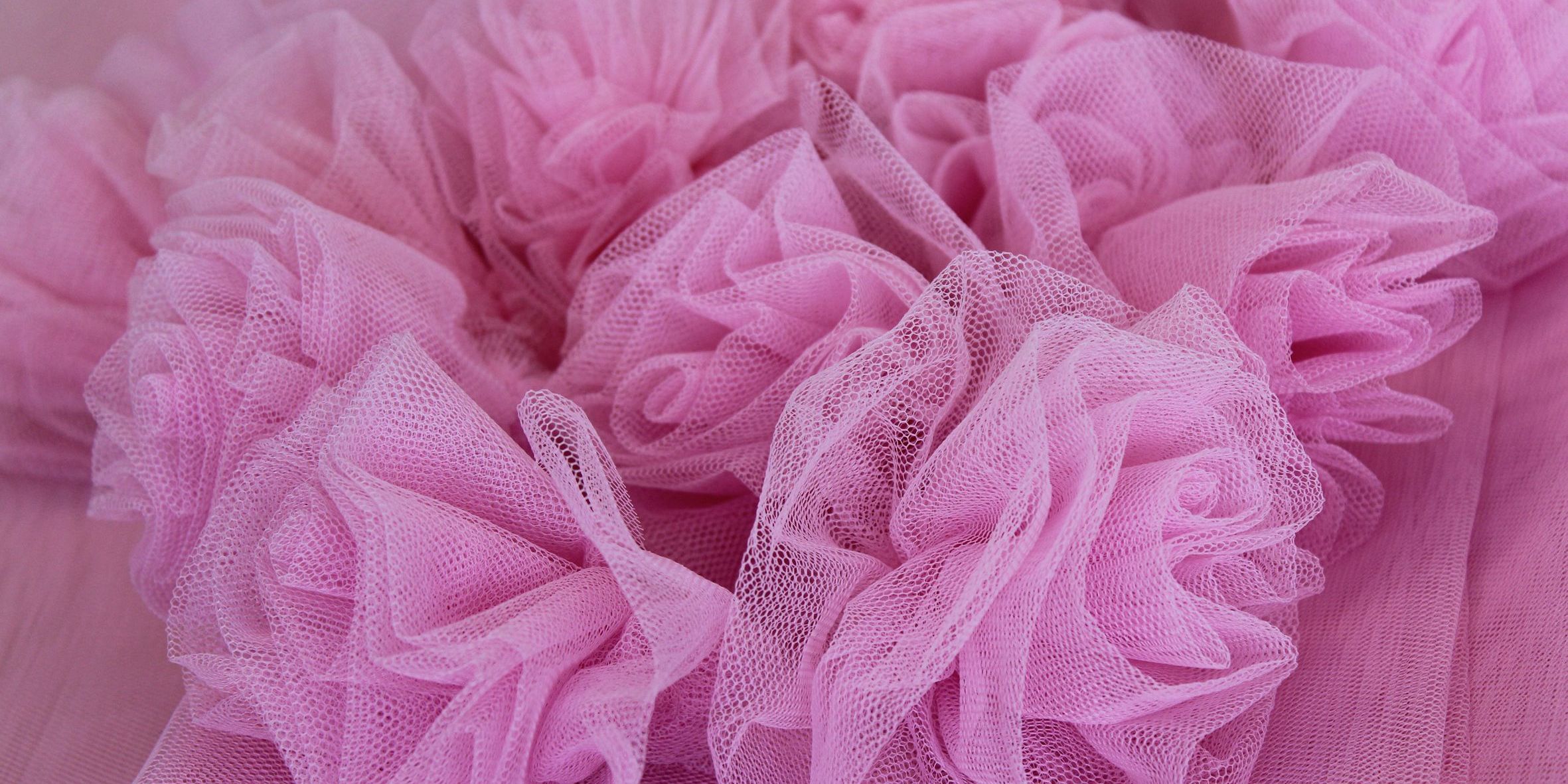 Theaterhaus: Geschickte Hände für Tüll-Rosen gesucht