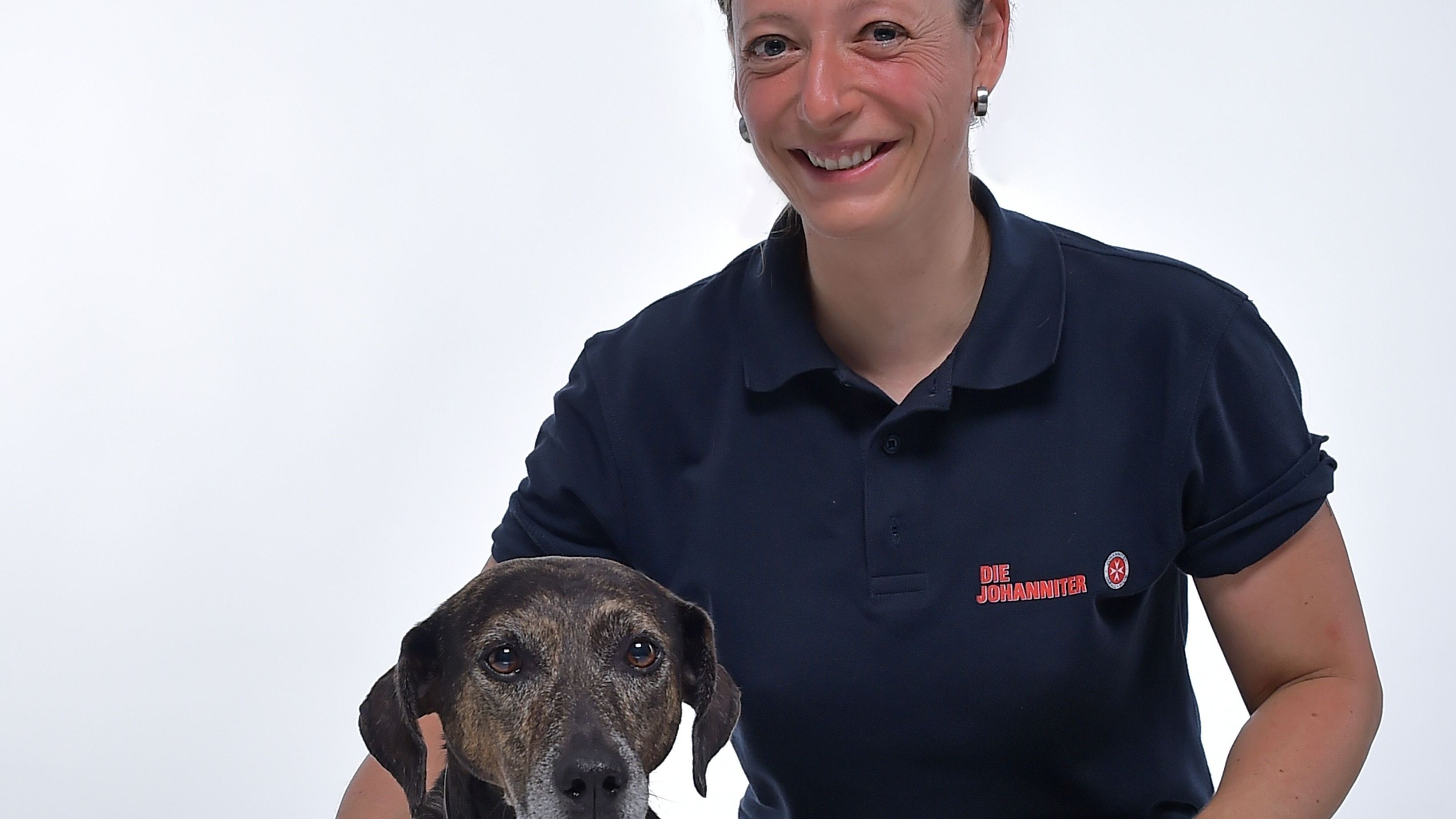 Rettungshündin Nele für weitere zwei Jahre einsatzbereit 