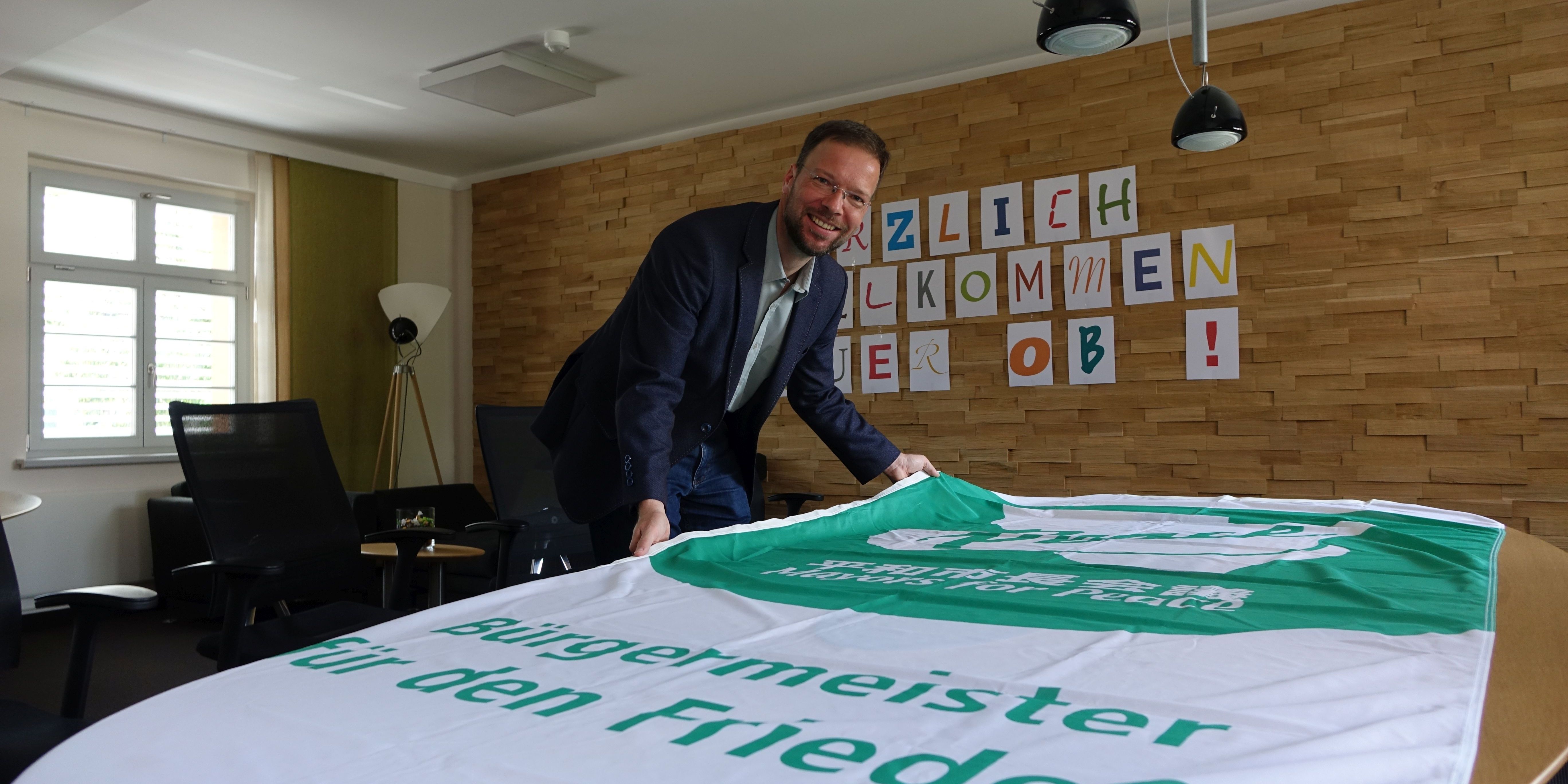 Flagge für eine Welt ohne Atomwaffen