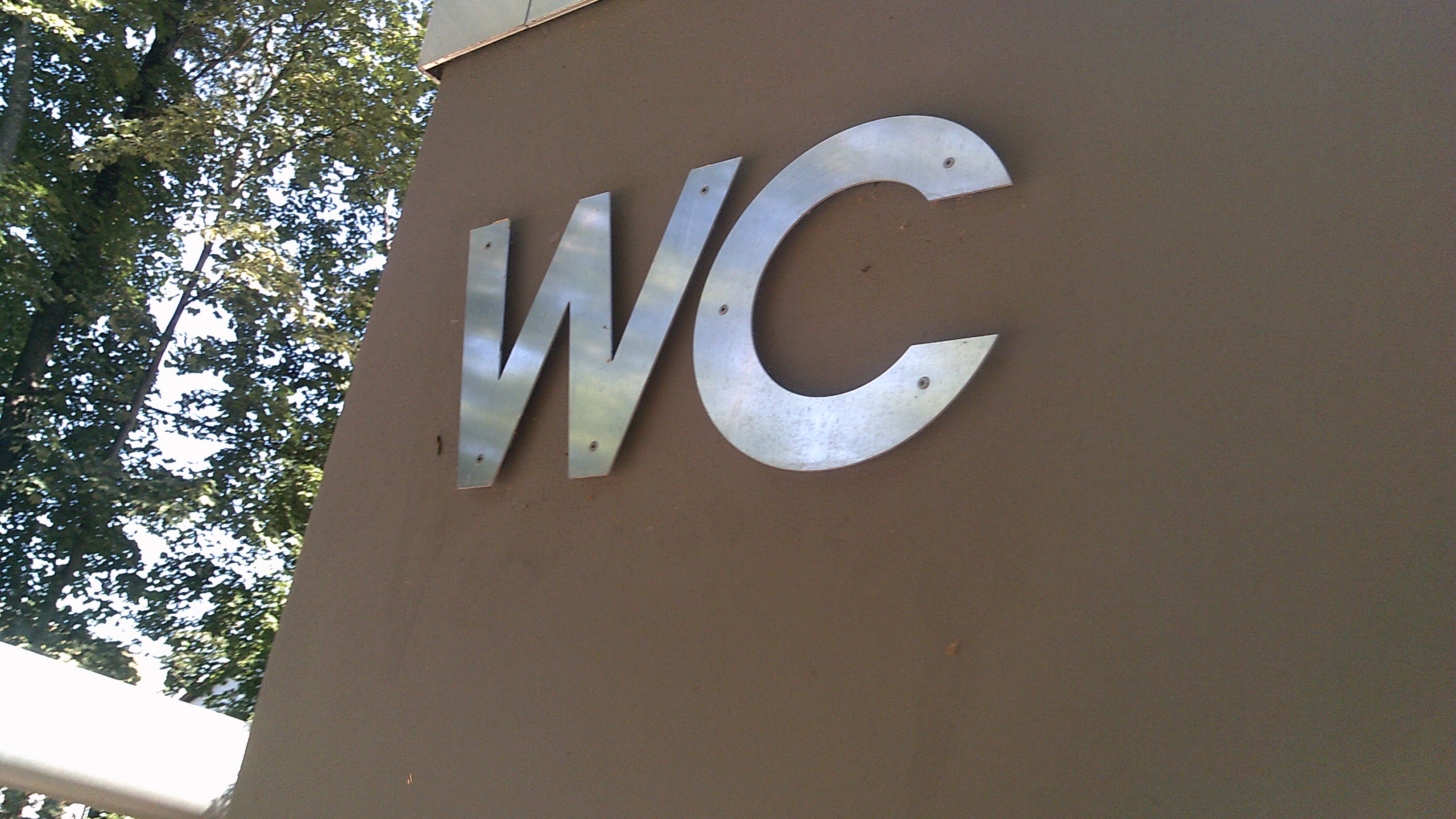 Öffentliche Toilette im Paradies wieder geöffnet