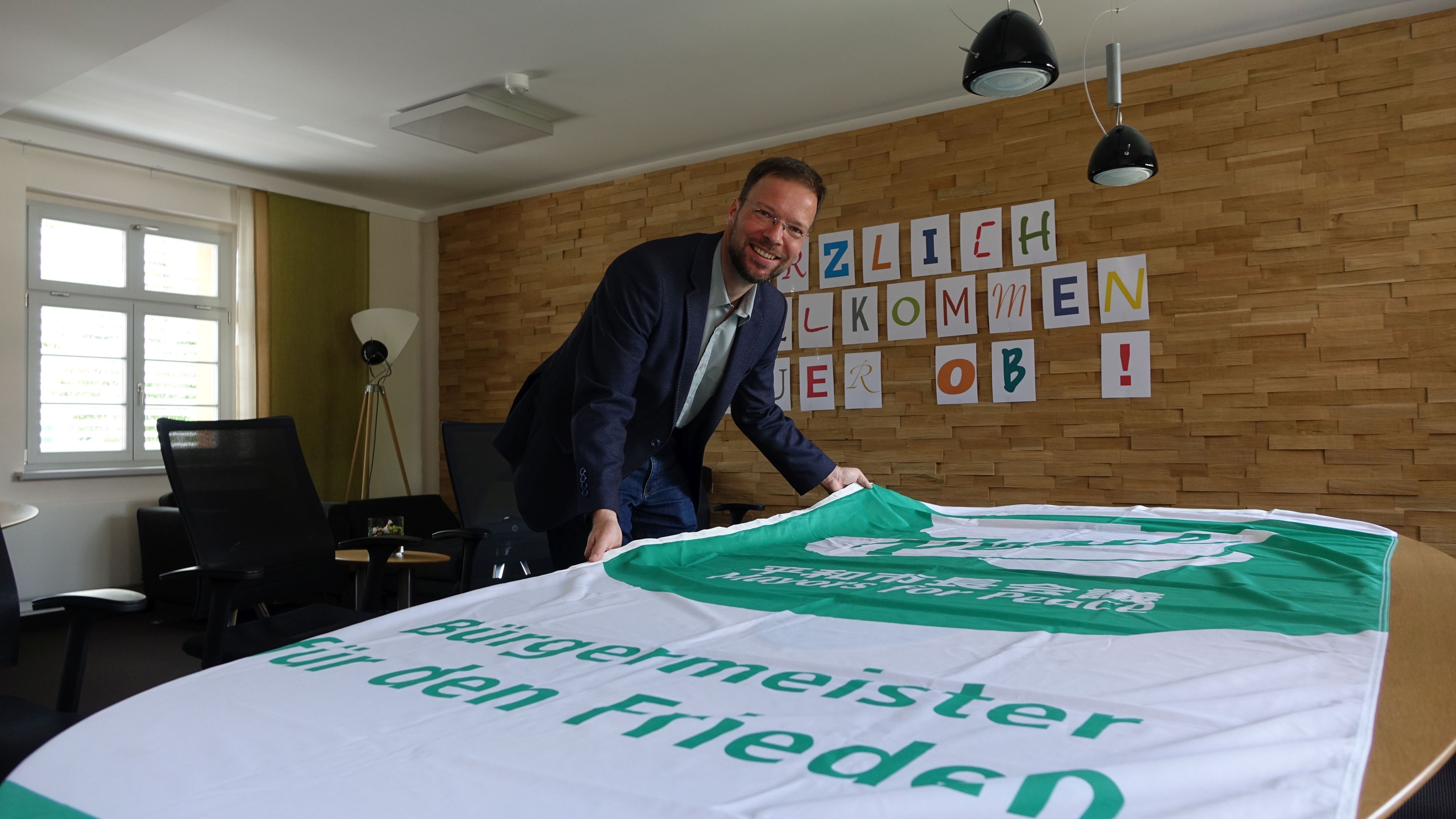 Flagge für eine Welt ohne Atomwaffen