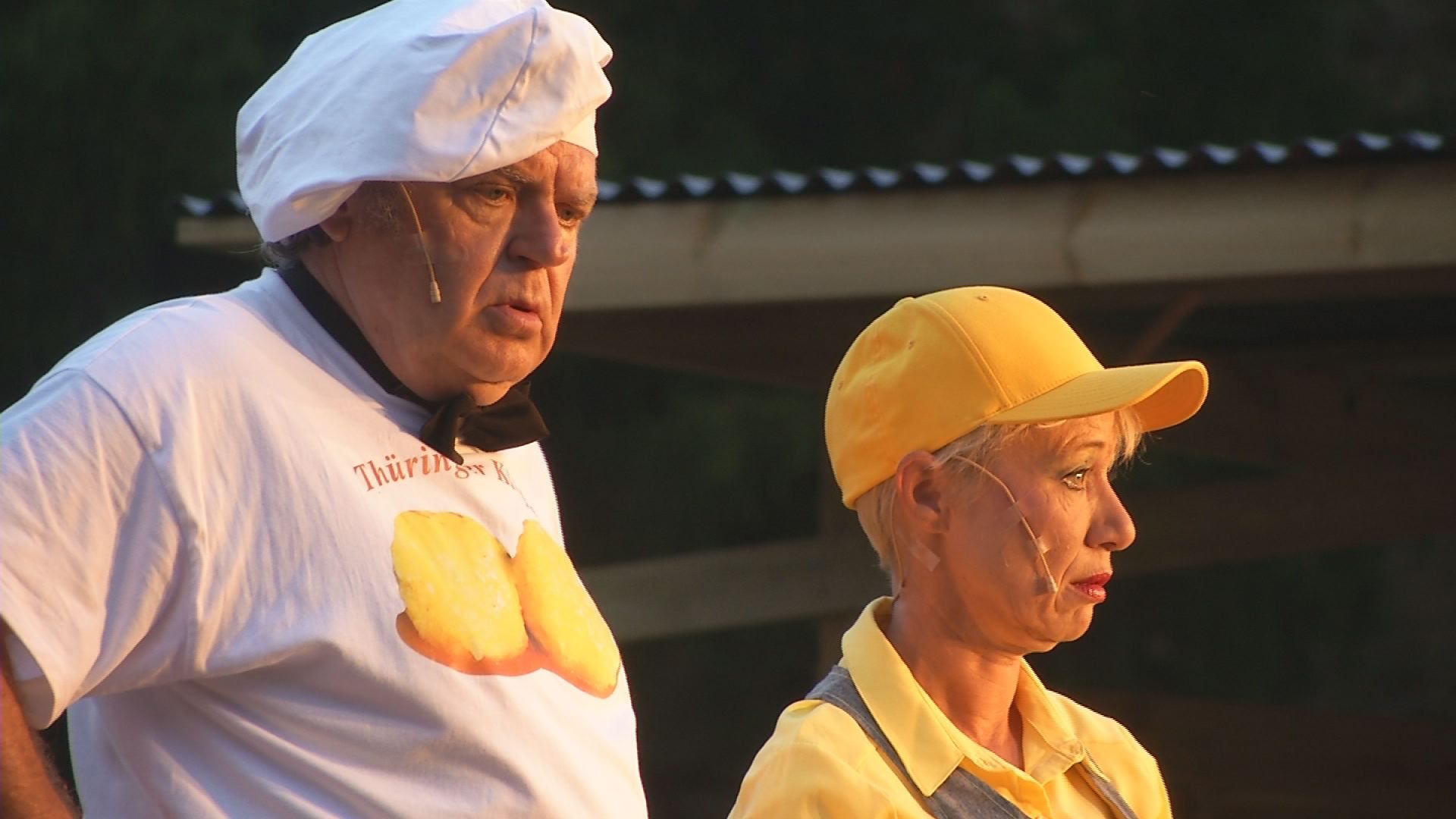 Rund um die Bratwurst: Im Burghof Kapellendorf macht die Kurz&Kleinkunstbühne Jena wieder Halligalli