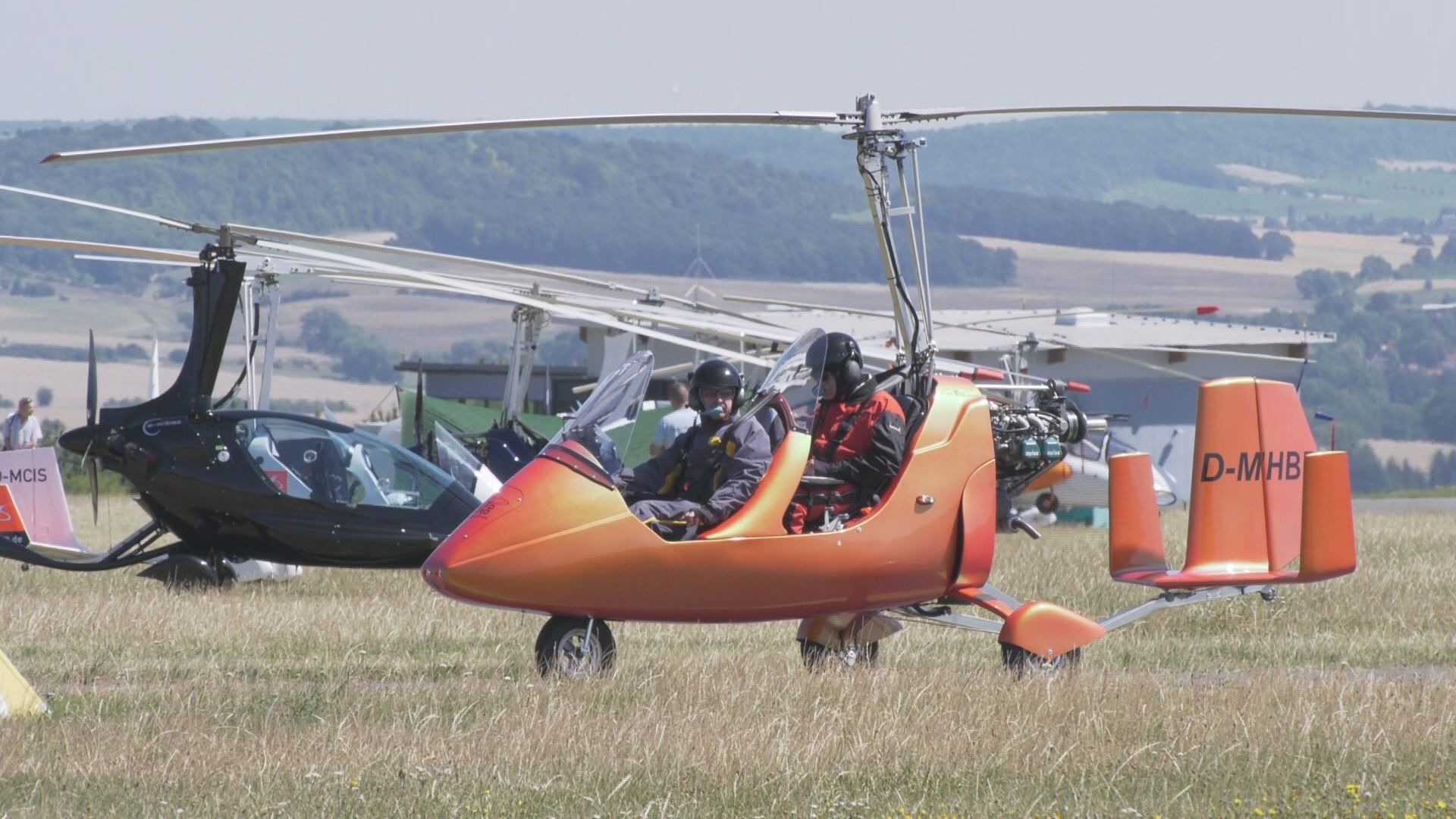 Wandern in der Luft: Zum Gyrocopter-Treffen in Schöngleina reisten dutzende Piloten an 