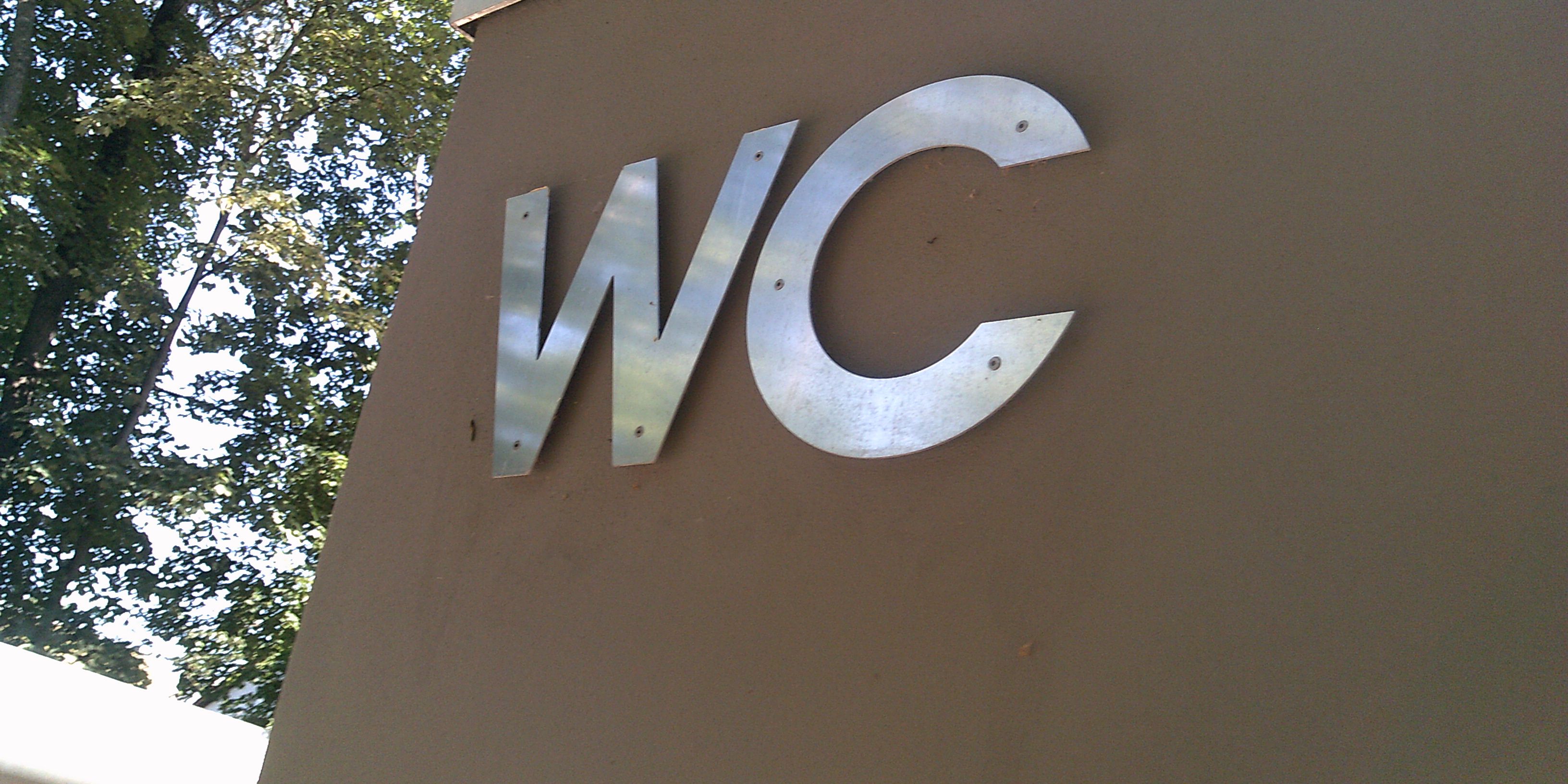 Öffentliche Toilette im Paradies wieder geöffnet