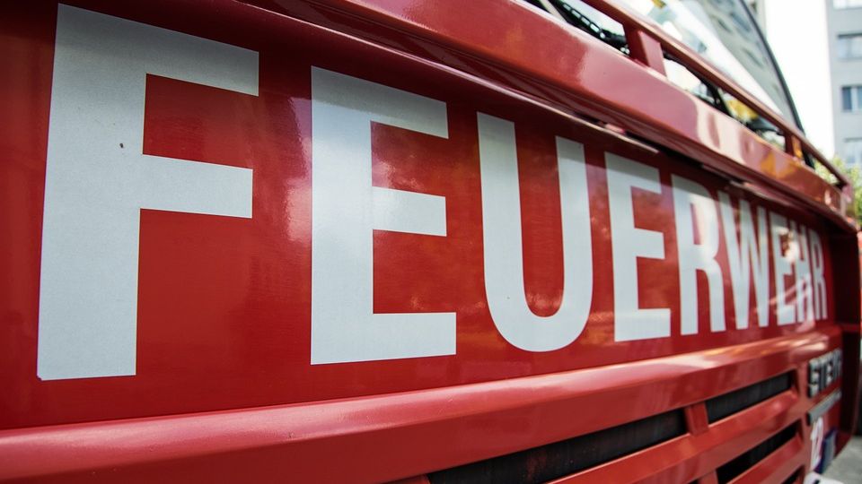 Feldbrand verursachte Sperrung der B7