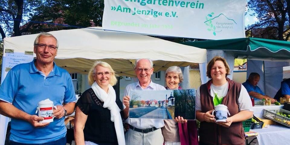 Jenzig-Kleingärtner überreichten Spende für Brückenpavillon