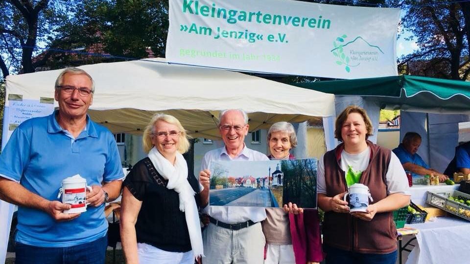 Jenzig-Kleingärtner überreichten Spende für Brückenpavillon
