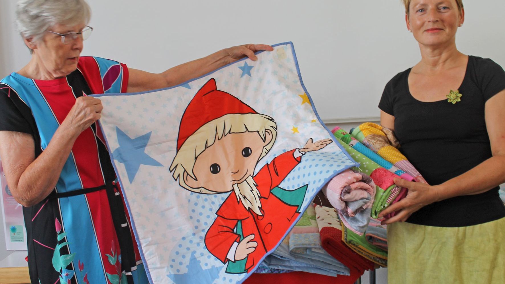 Frühchenstation bekommt neue Kuscheldecken