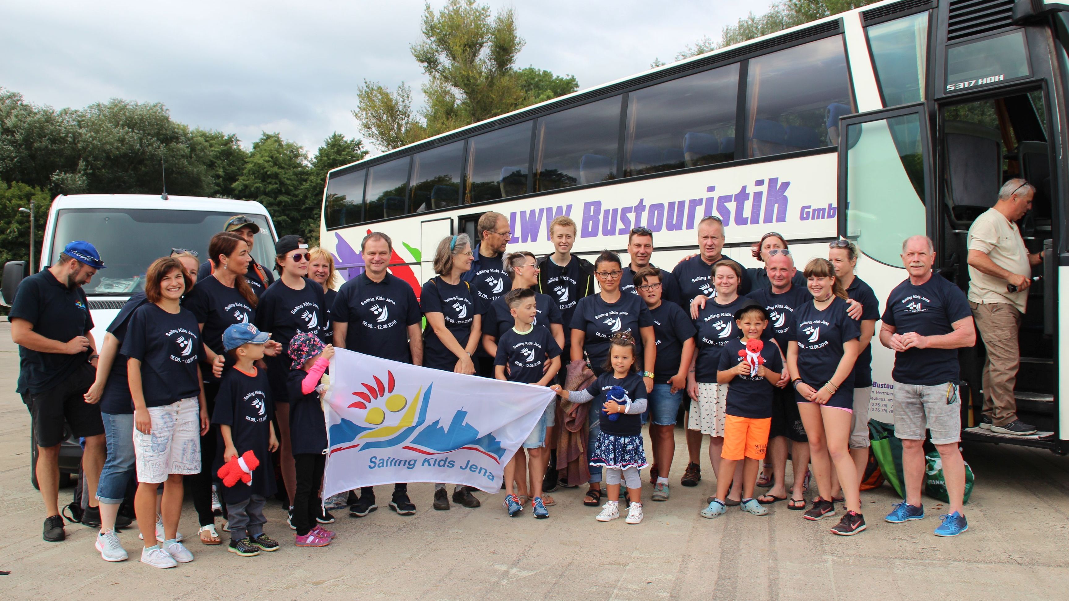 Sailing Kids in See gestochen