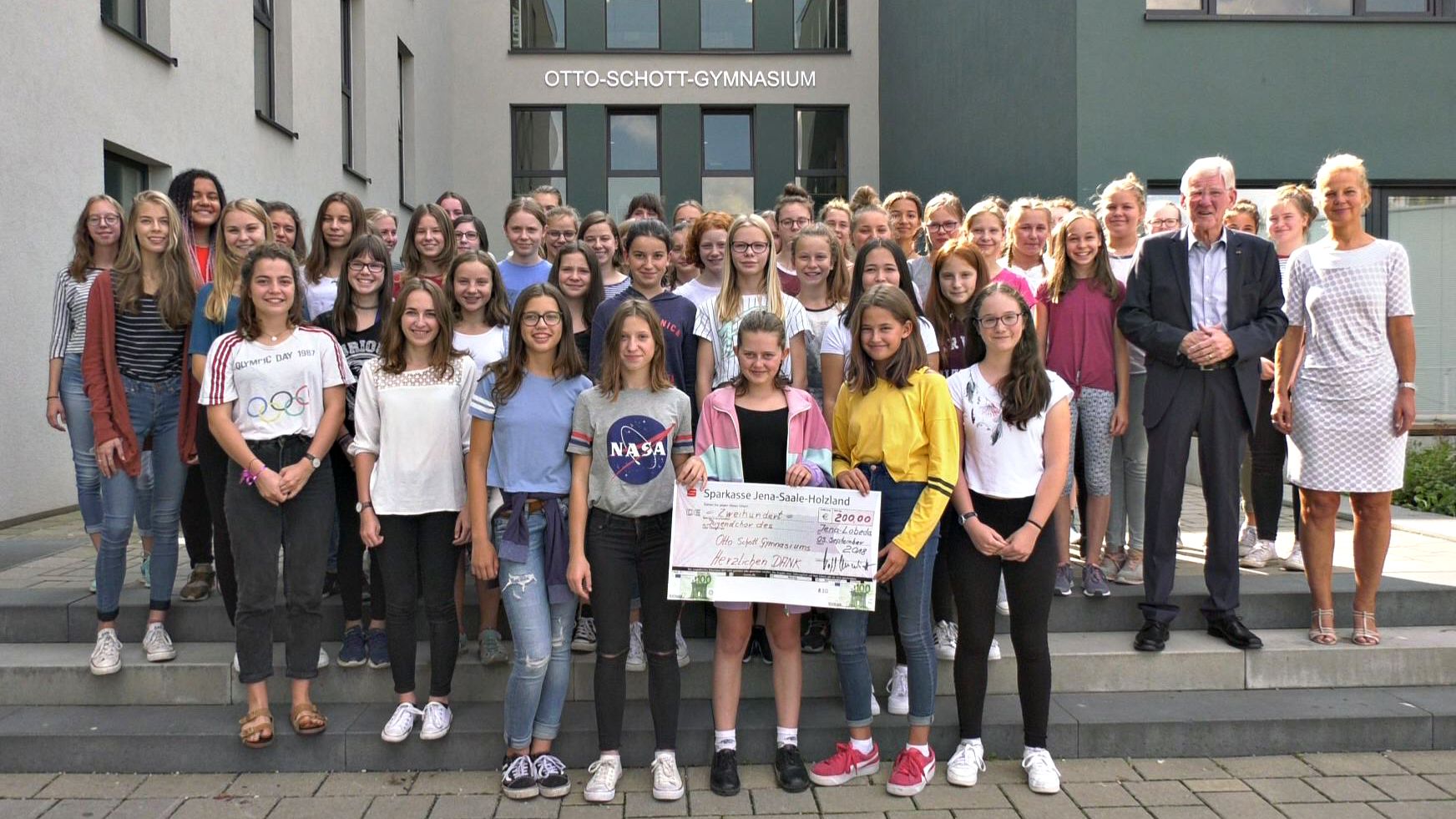 Spende für Otto-Schott-Jugendchor