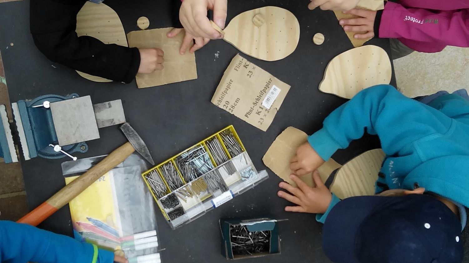 Schatzheber zeigen Herz