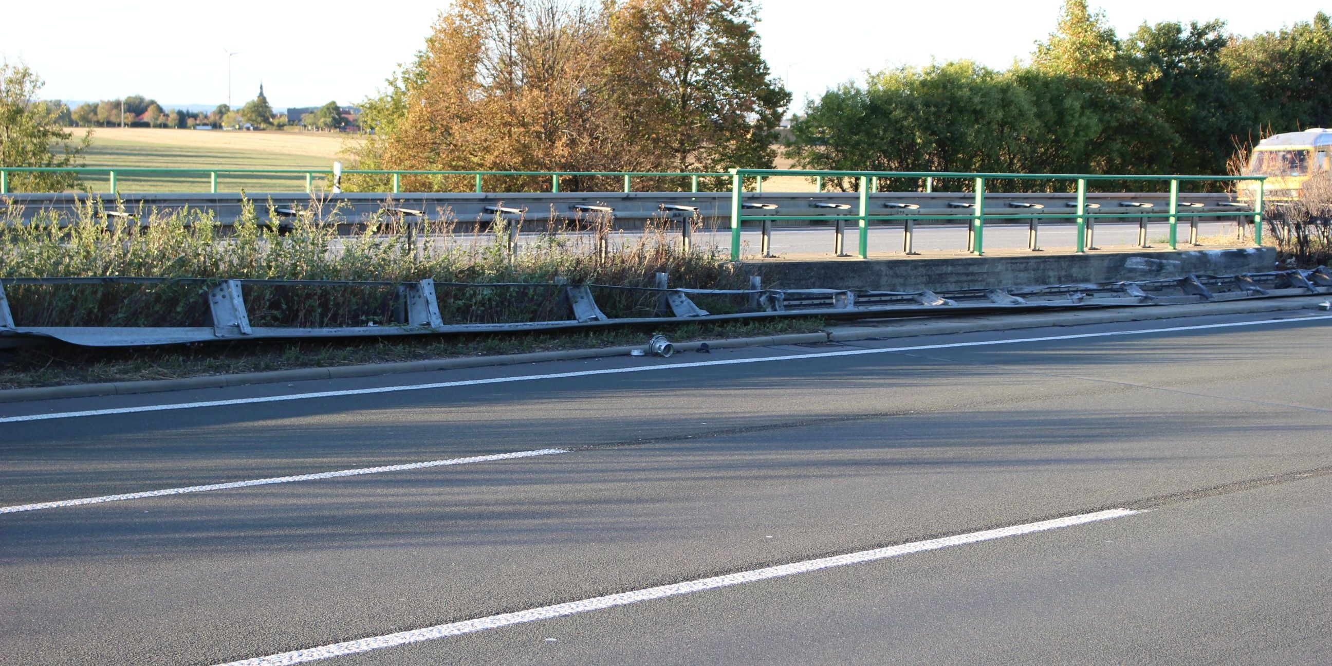 Nach gesundheitlichen Problemen in Mittelleitplanke gefahren