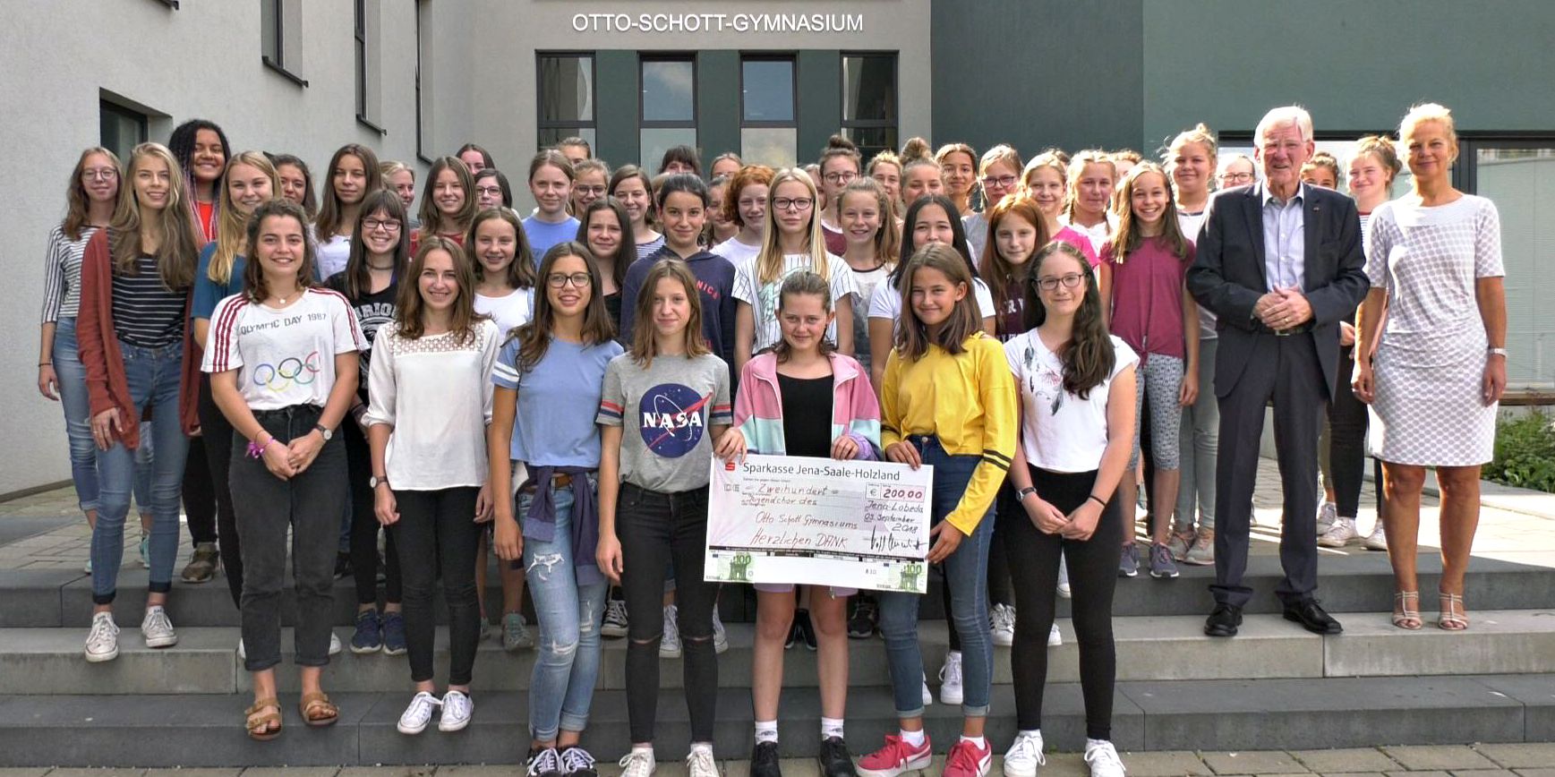 Spende für Otto-Schott-Jugendchor