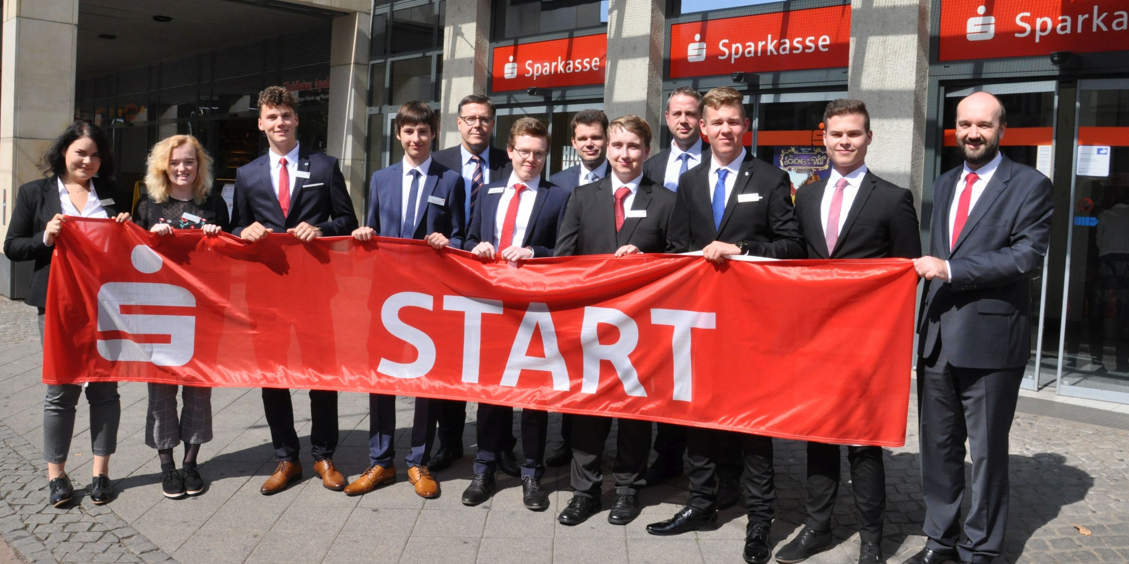 Vorstand begrüßte Sparkassen-Nachwuchs 