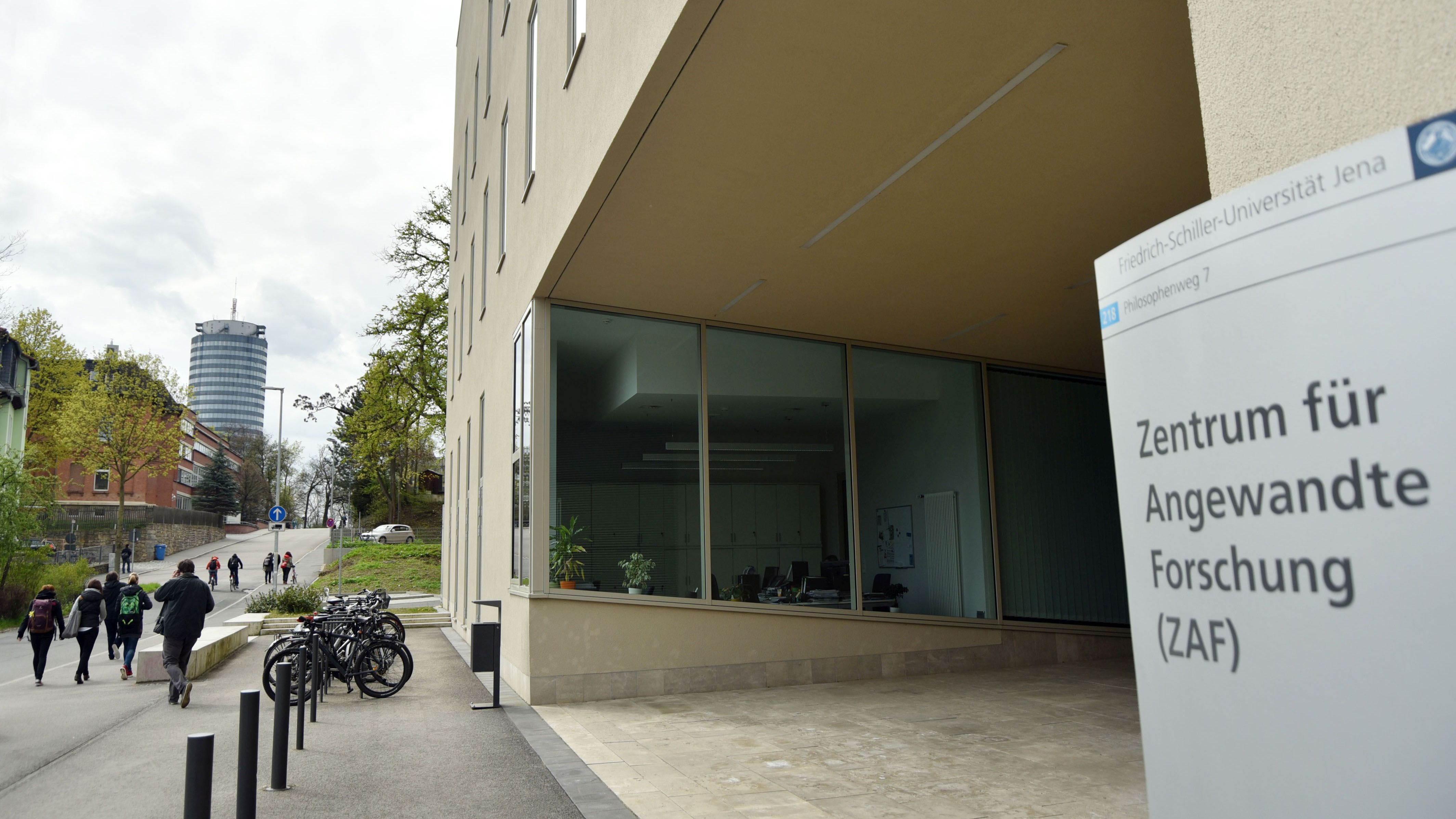 Tag der offenen Tür: Chemie zum Anfassen  