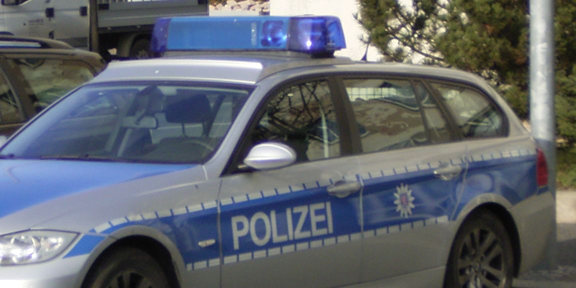 Hoher Sachschaden und drei leicht Verletzte bei Unfall