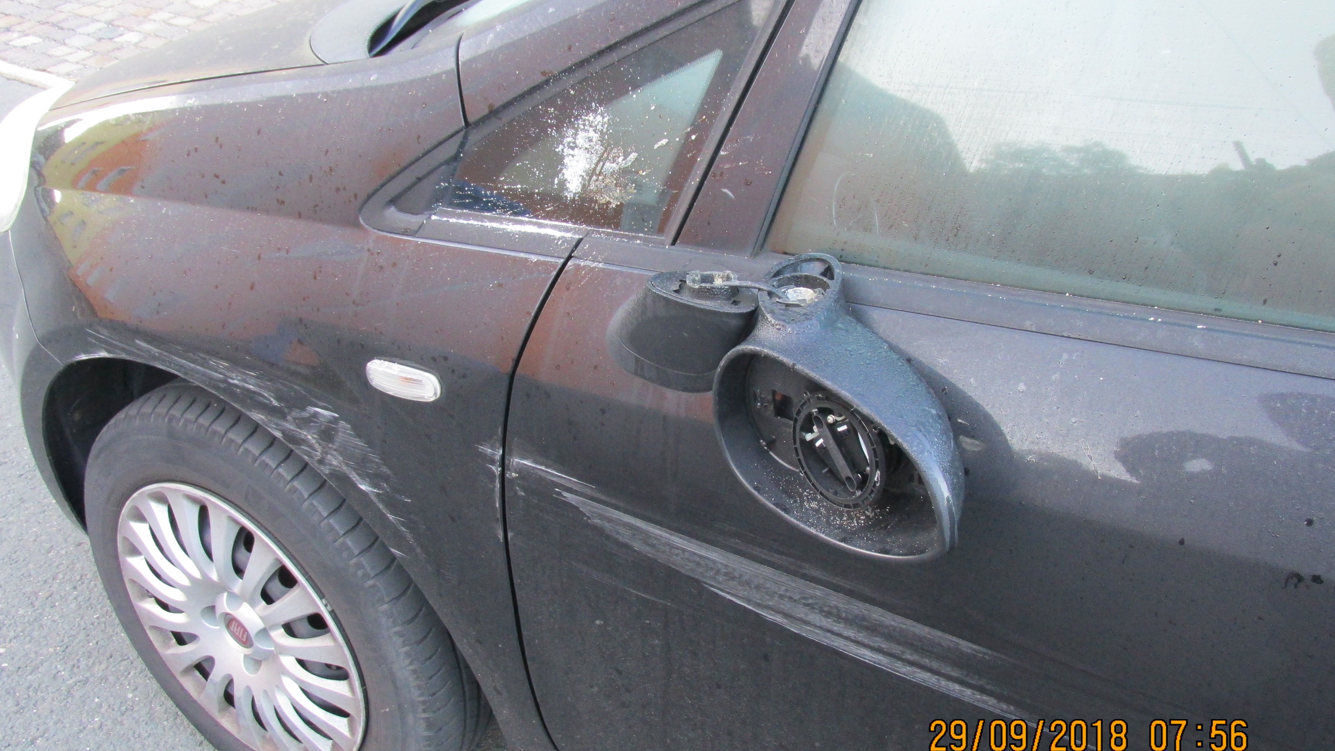 Auto gerammt und geflüchtet