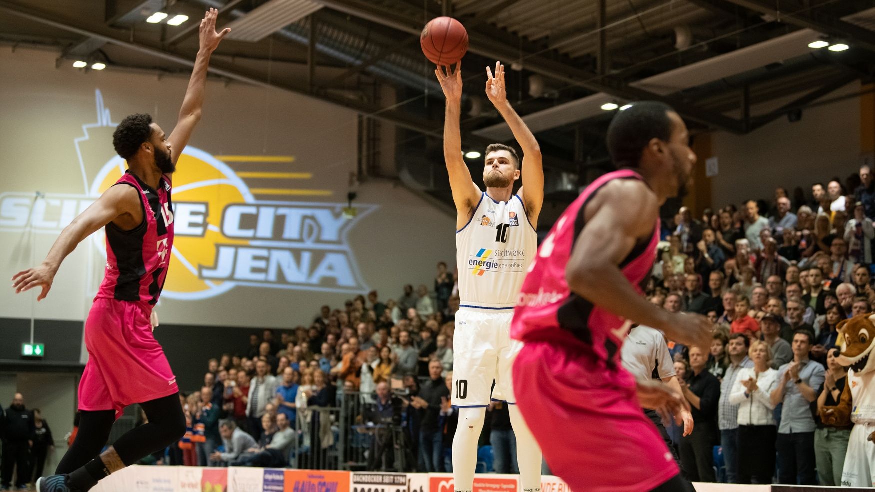 Blutspende verlost Basketball-Tickets 