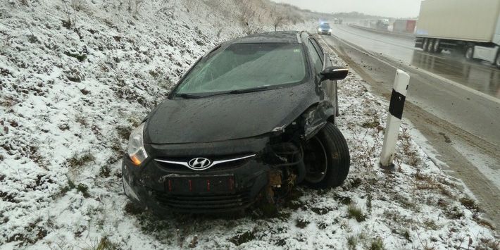 Pkw überschlagen: Zwei Insassen leicht verletzt