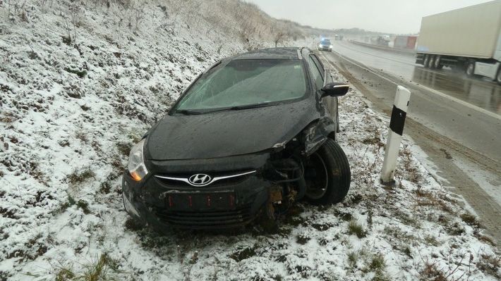 Pkw überschlagen: Zwei Insassen leicht verletzt