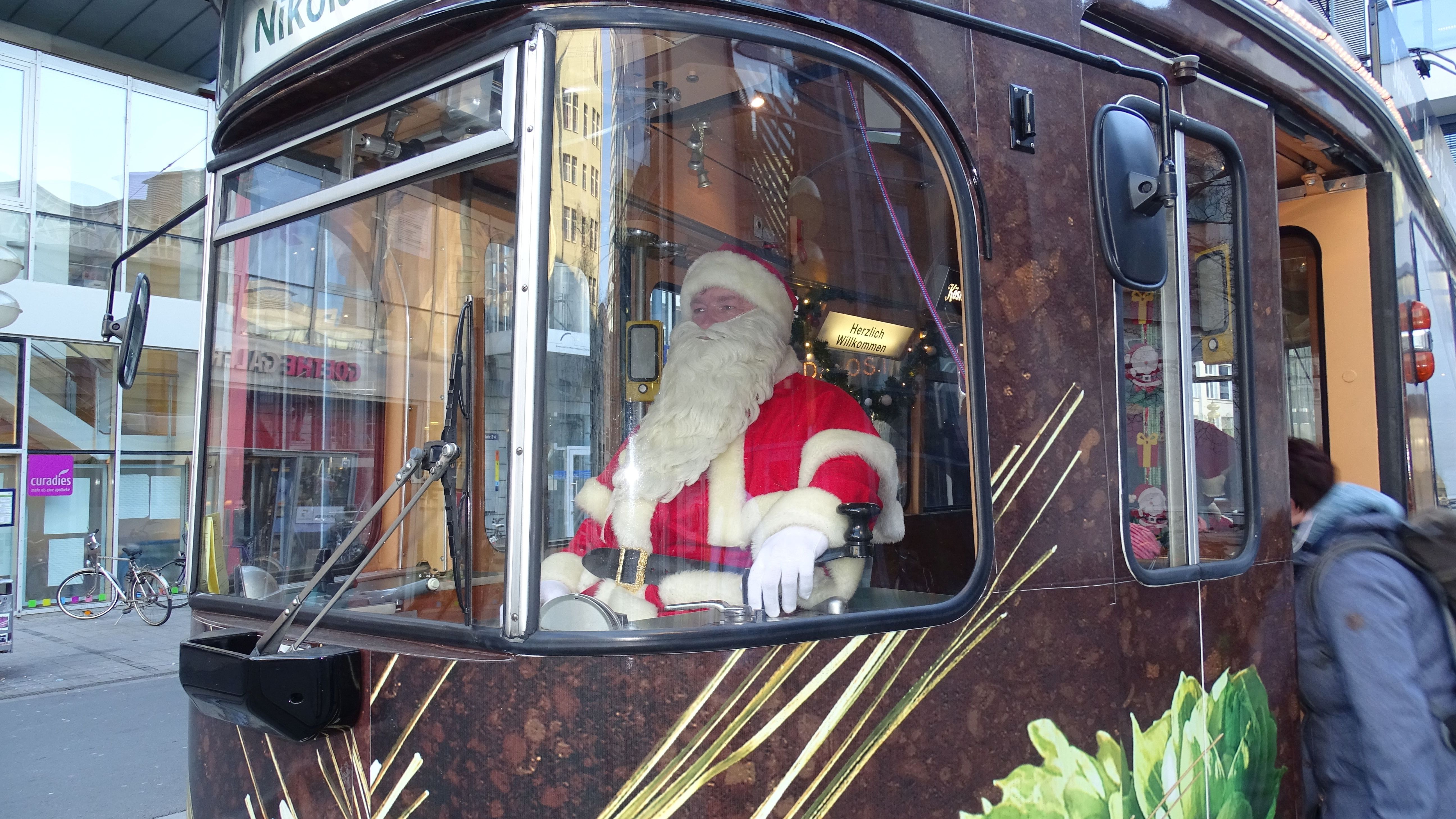 Nikolausfahrten mit der Partybahn