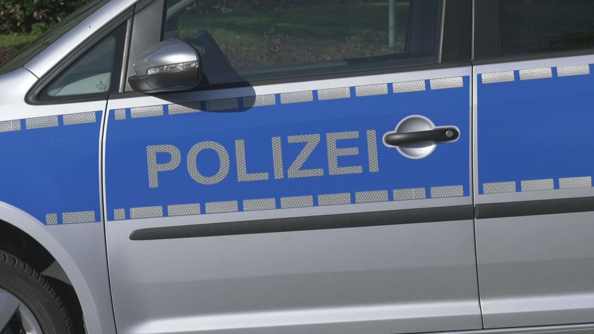 Unbekannte zerkratzten mehrere Pkw