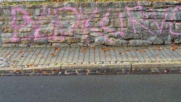 Graffiti-Schmiererein mit hohem Schaden