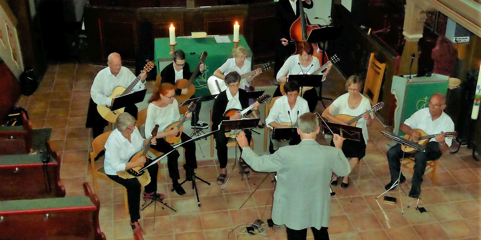 Adventsstimmung mit Zupfmusik