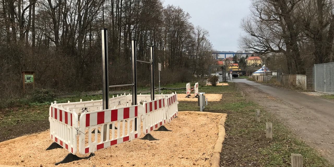 Neue Sportgeräte an der Lichtenhainer Brücke