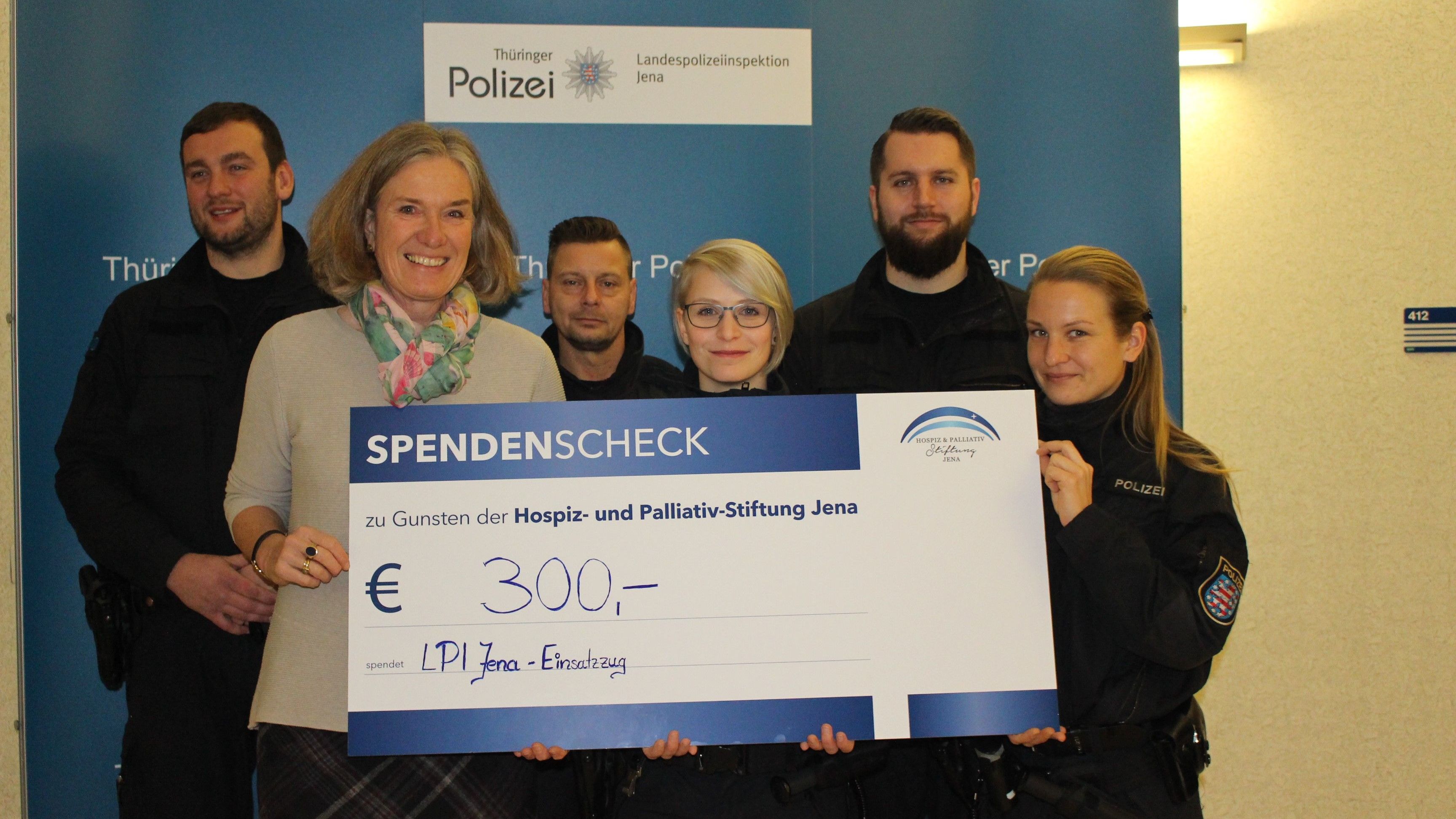 Polizei-Spendenscheck für Hospiz- und Palliativ-Stiftung 