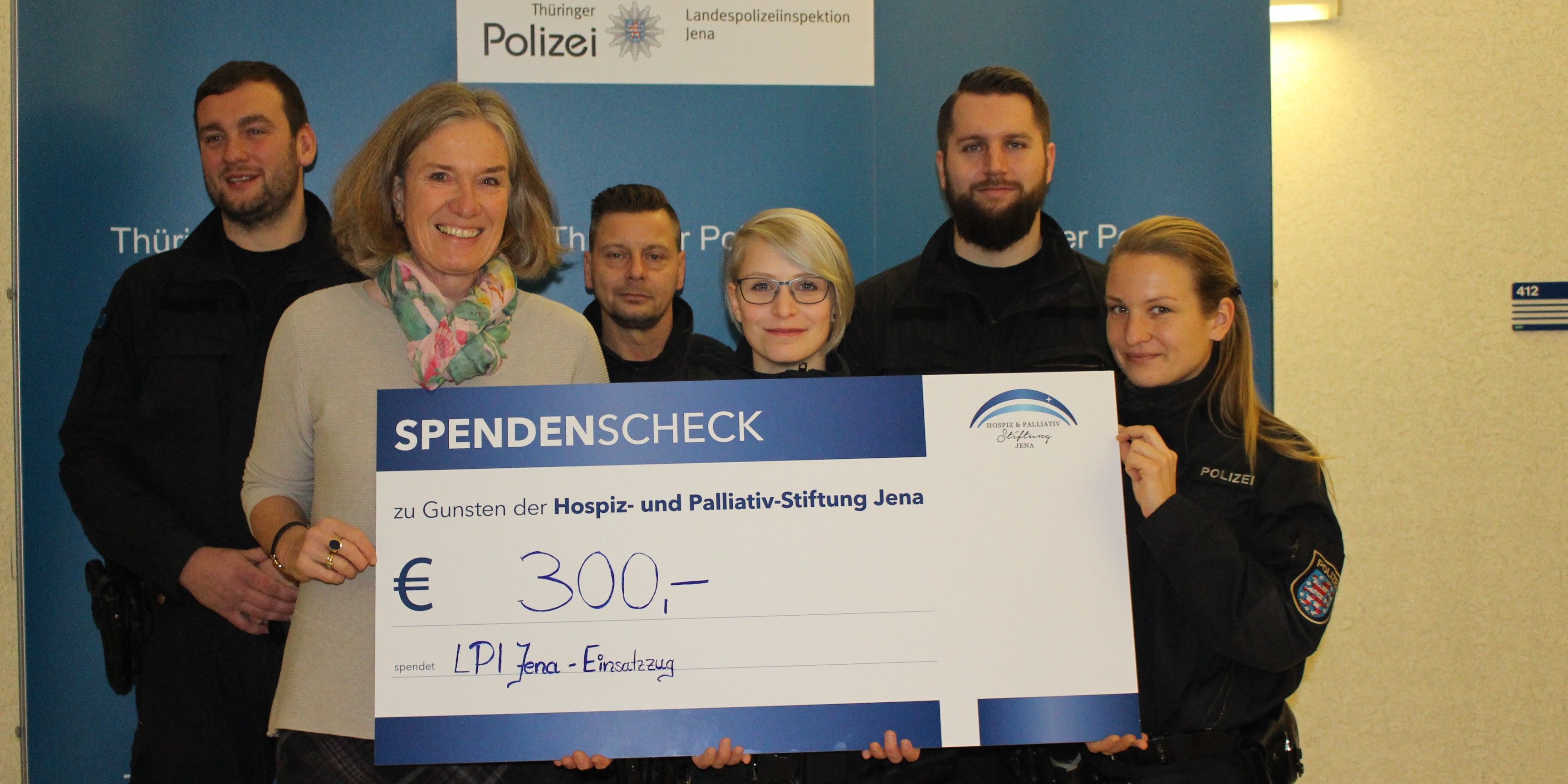 Polizei-Spendenscheck für Hospiz- und Palliativ-Stiftung 